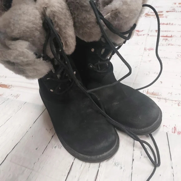 Fur trimmed UGG boots - Picture 4 of 5